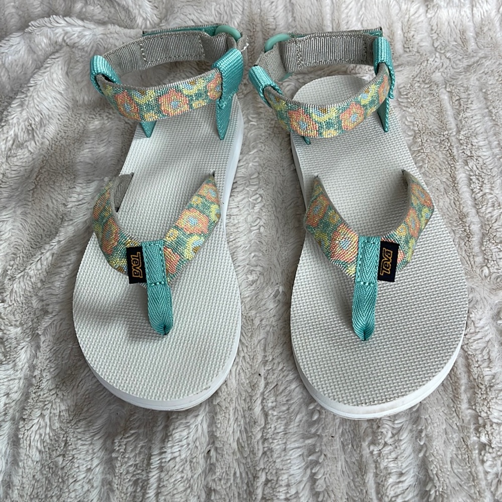Teva Velcro ankle strap sandals women’s size 8 EUC
